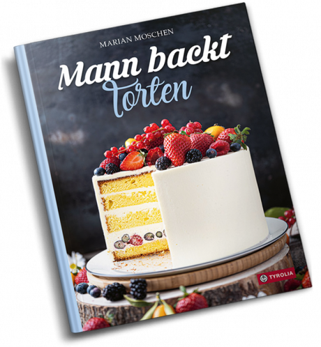 Mann backt Torten